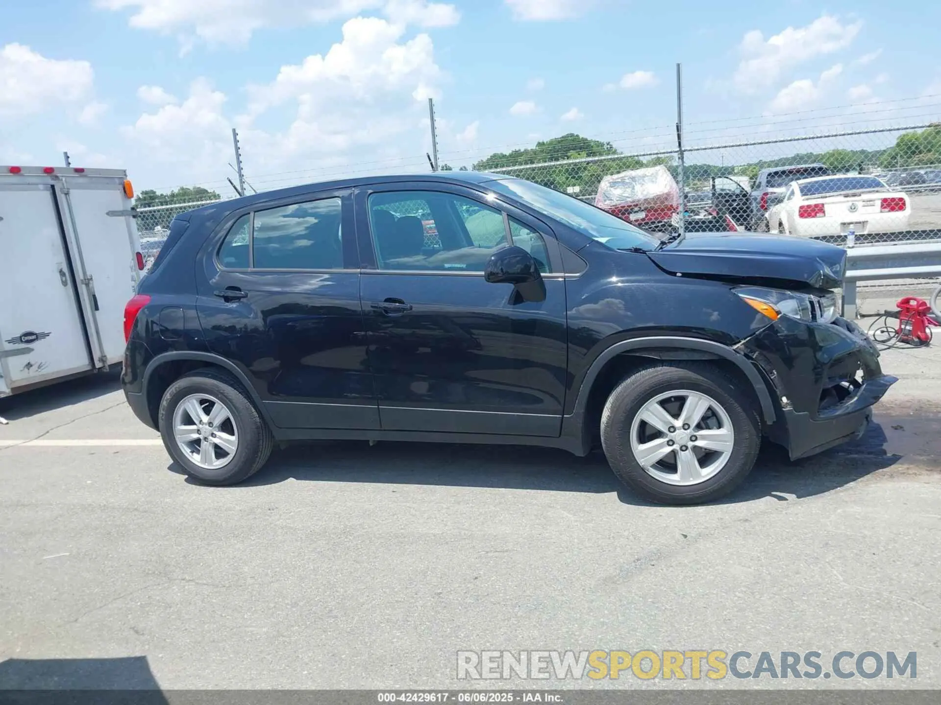 13 Photograph of a damaged car KL7CJKSB4MB320580 CHEVROLET TRAX 2021