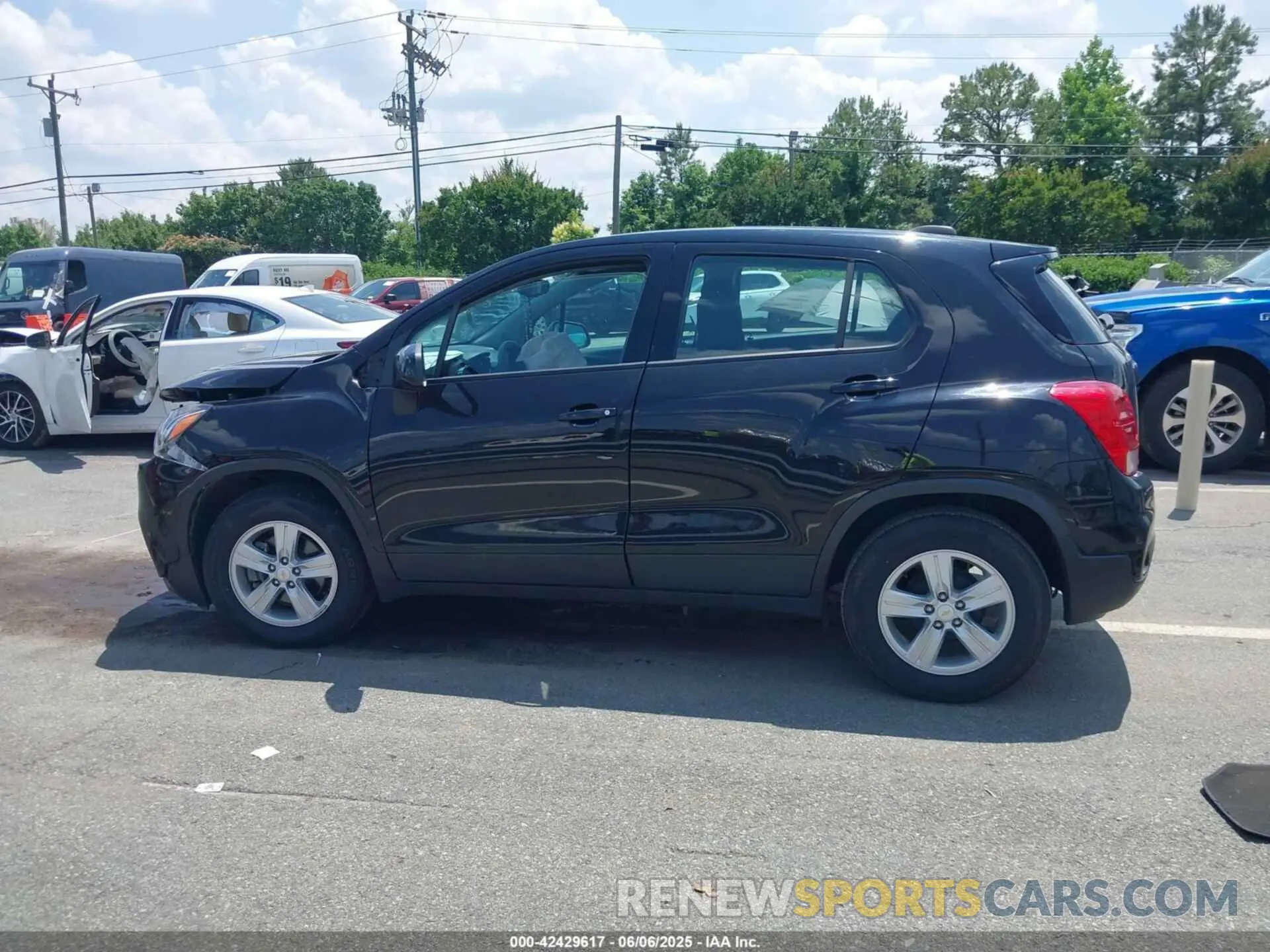 14 Photograph of a damaged car KL7CJKSB4MB320580 CHEVROLET TRAX 2021