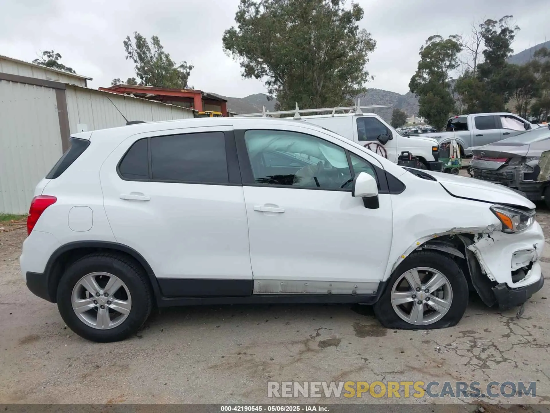 13 Photograph of a damaged car KL7CJKSB4MB320840 CHEVROLET TRAX 2021