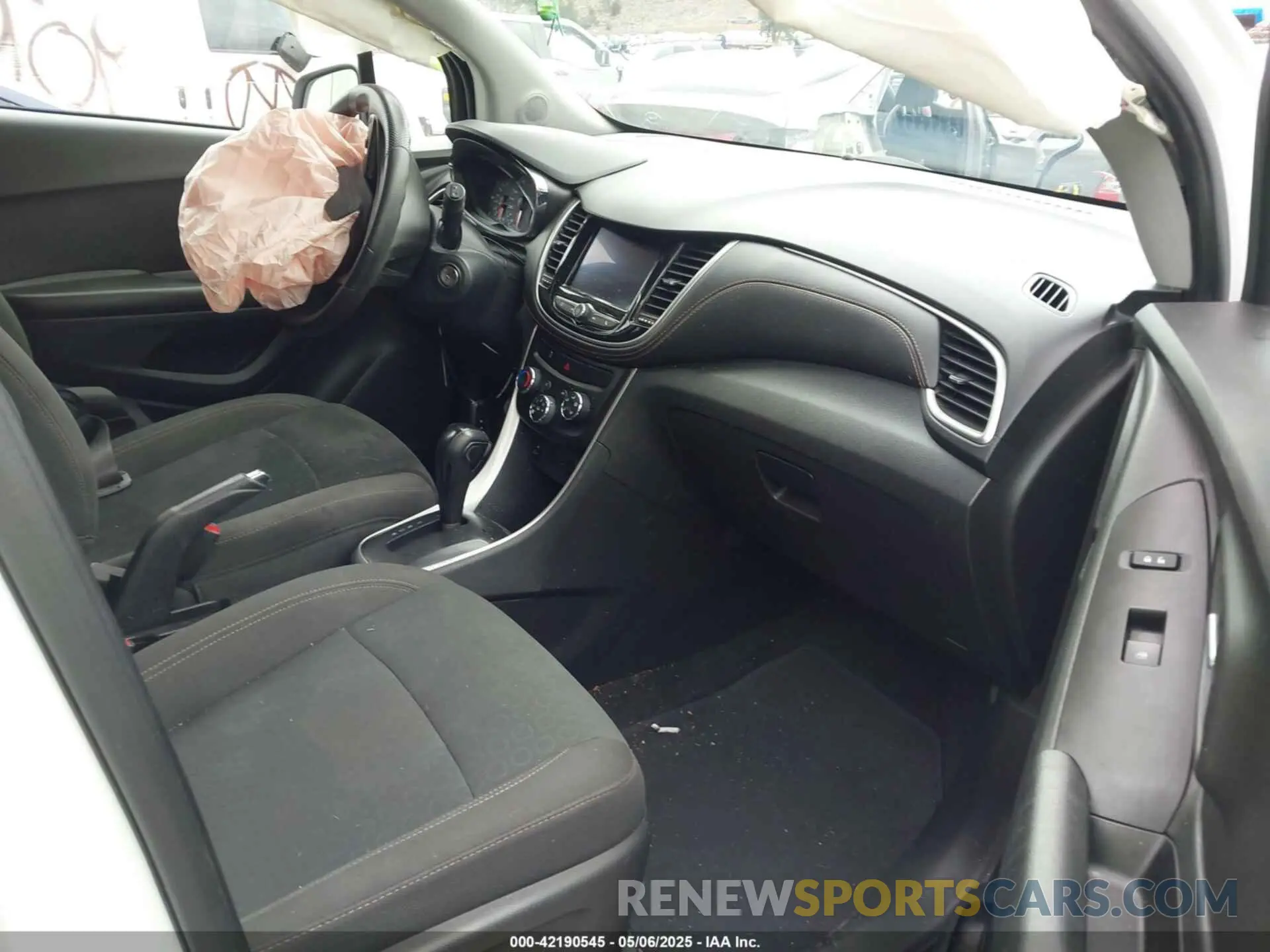 5 Photograph of a damaged car KL7CJKSB4MB320840 CHEVROLET TRAX 2021