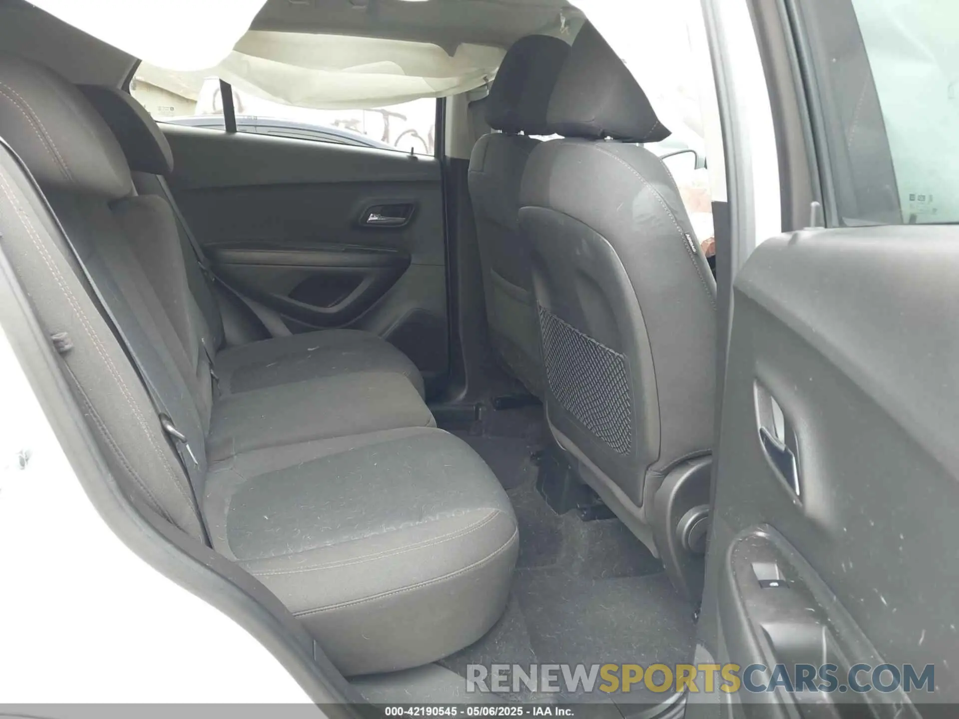 8 Photograph of a damaged car KL7CJKSB4MB320840 CHEVROLET TRAX 2021