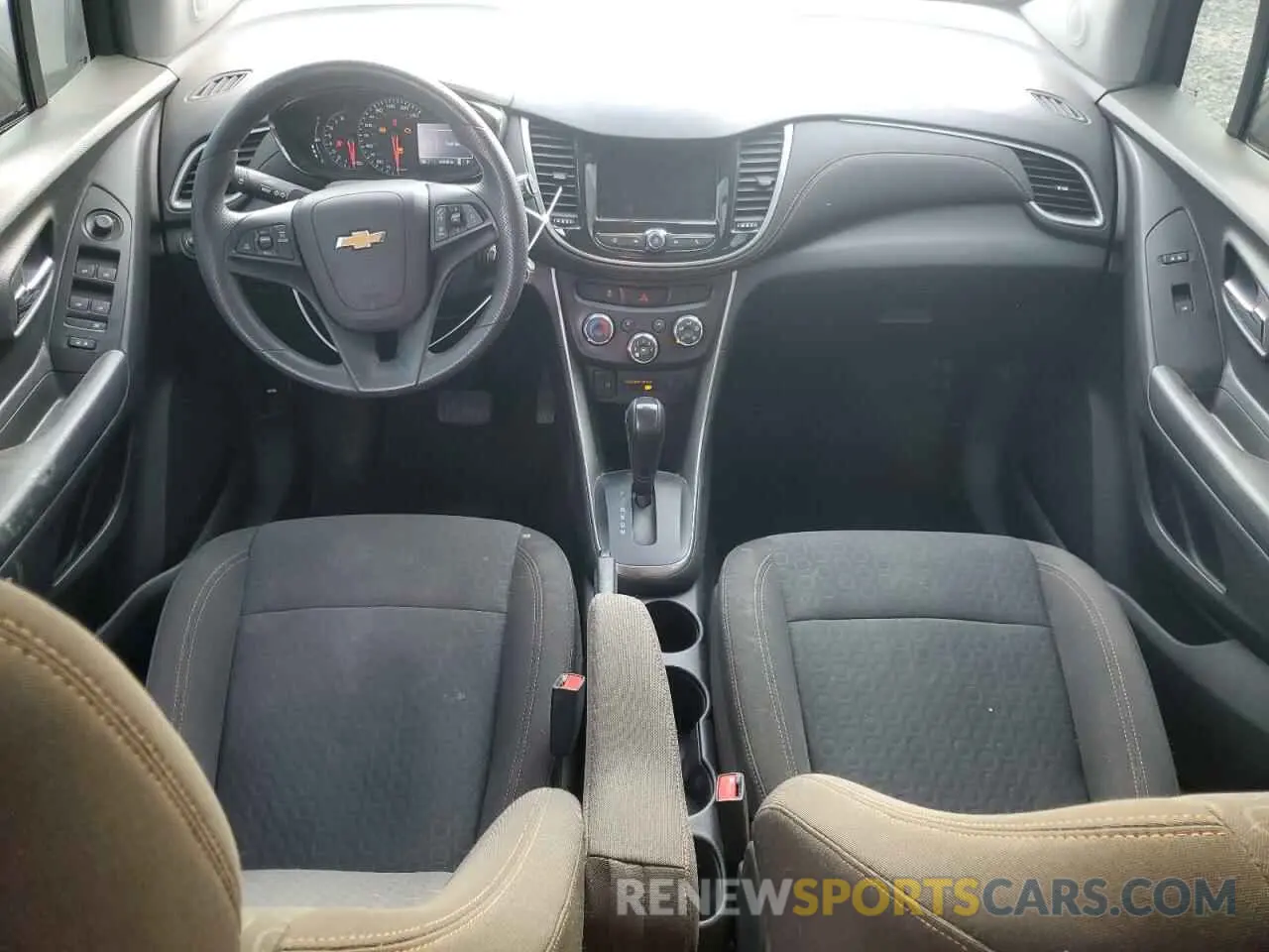 8 Photograph of a damaged car KL7CJKSB4MB339128 CHEVROLET TRAX 2021