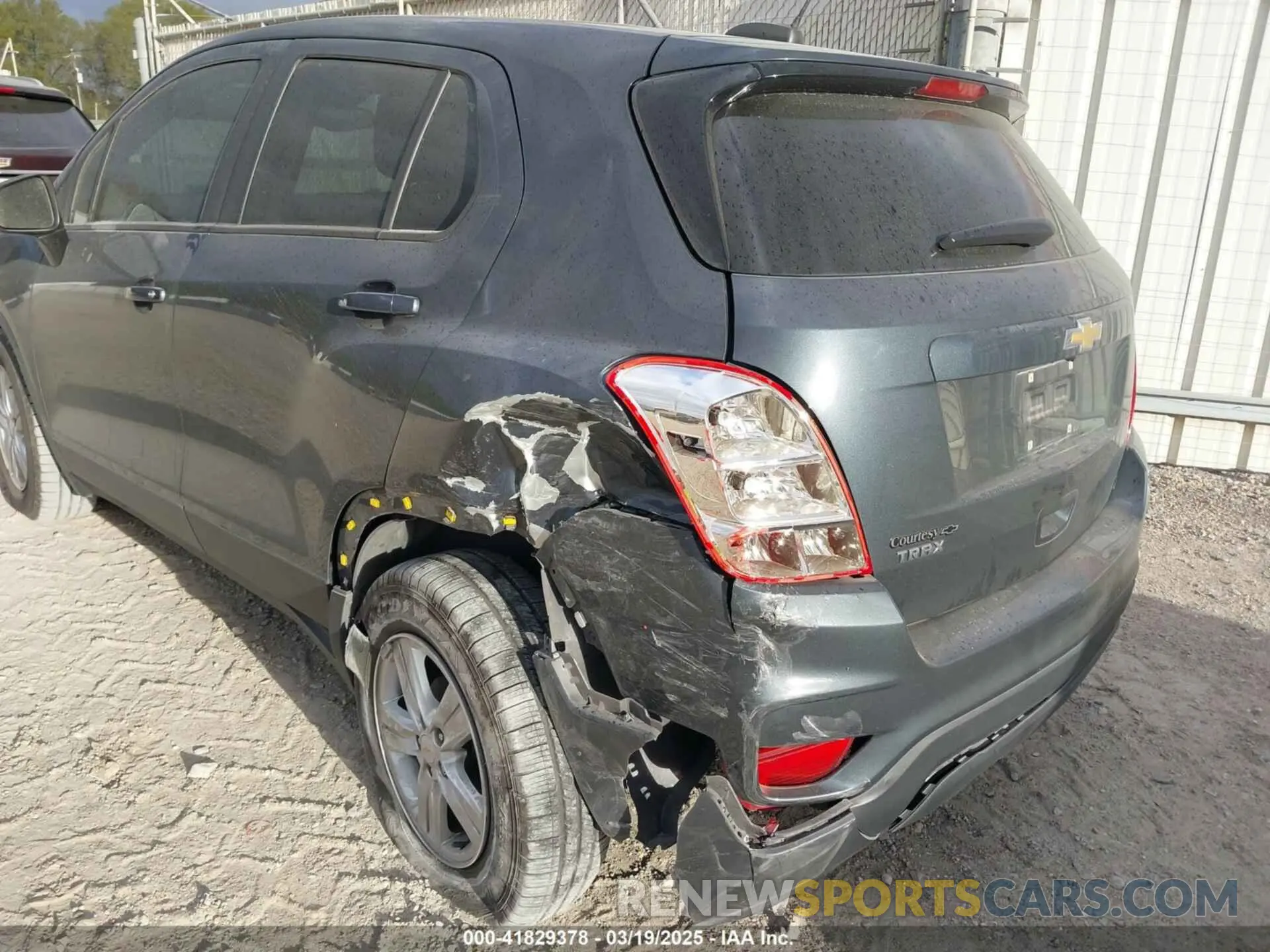 6 Photograph of a damaged car KL7CJKSB5MB307997 CHEVROLET TRAX 2021