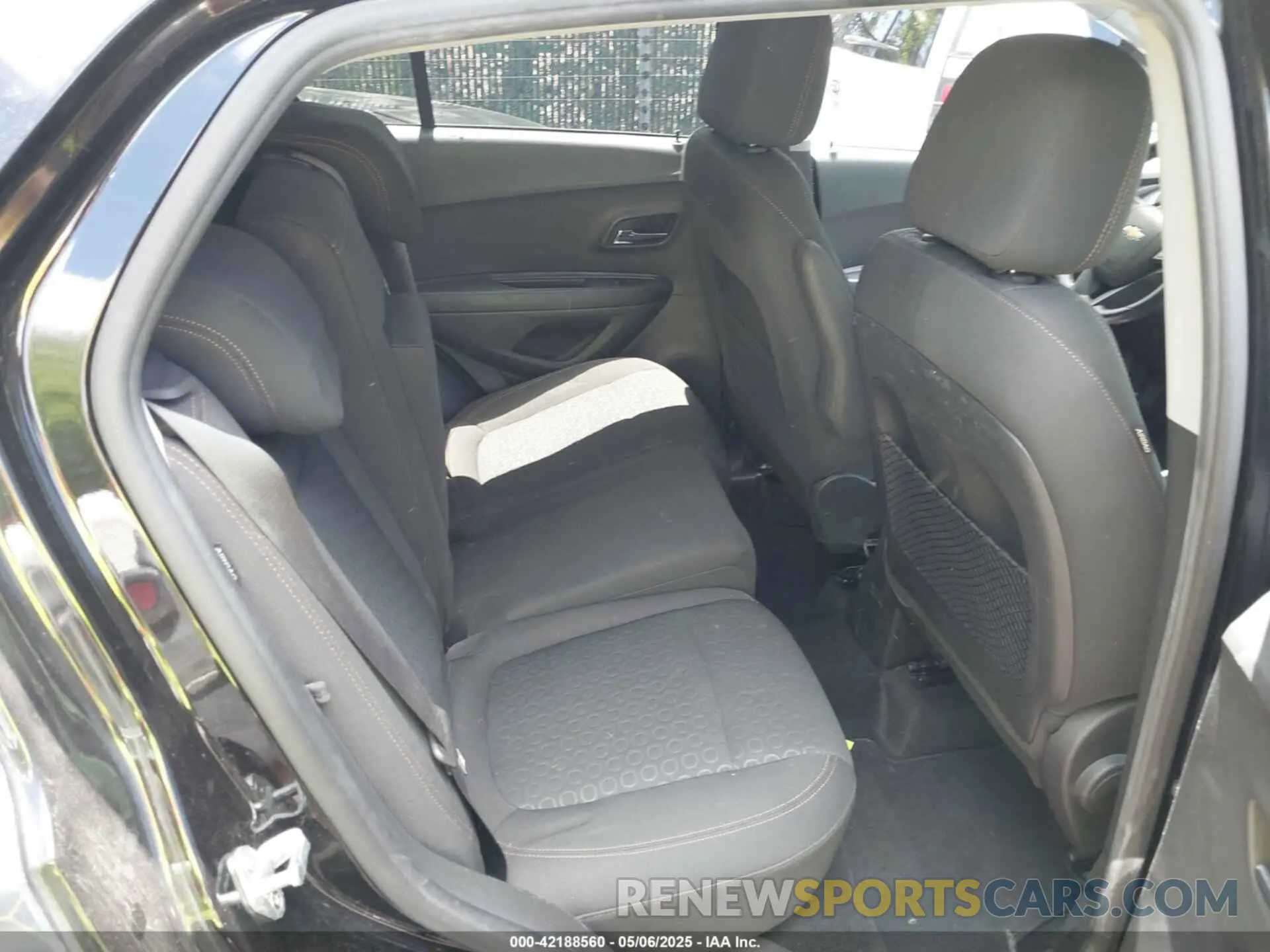 8 Photograph of a damaged car KL7CJKSB5MB319406 CHEVROLET TRAX 2021