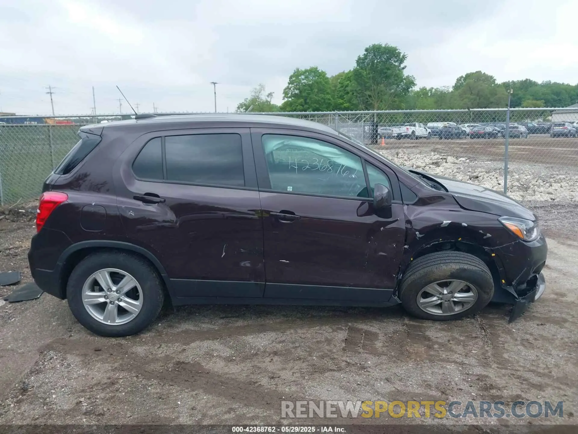 13 Photograph of a damaged car KL7CJKSB5MB332060 CHEVROLET TRAX 2021