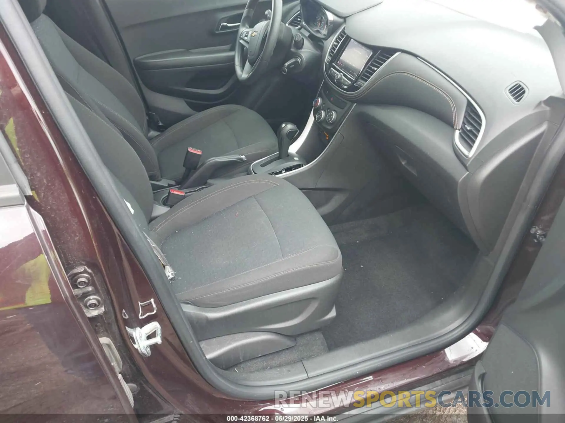 5 Photograph of a damaged car KL7CJKSB5MB332060 CHEVROLET TRAX 2021