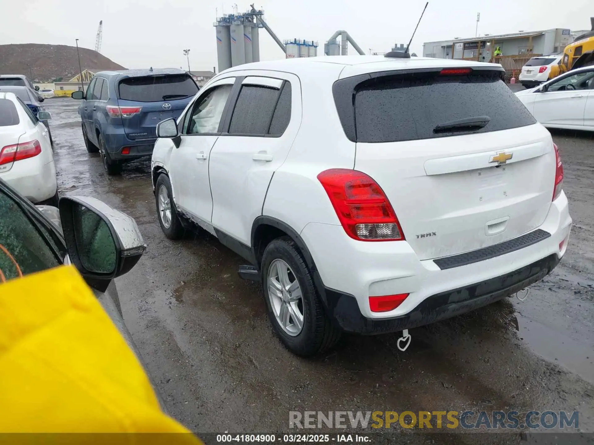 3 Photograph of a damaged car KL7CJKSB6MB312108 CHEVROLET TRAX 2021