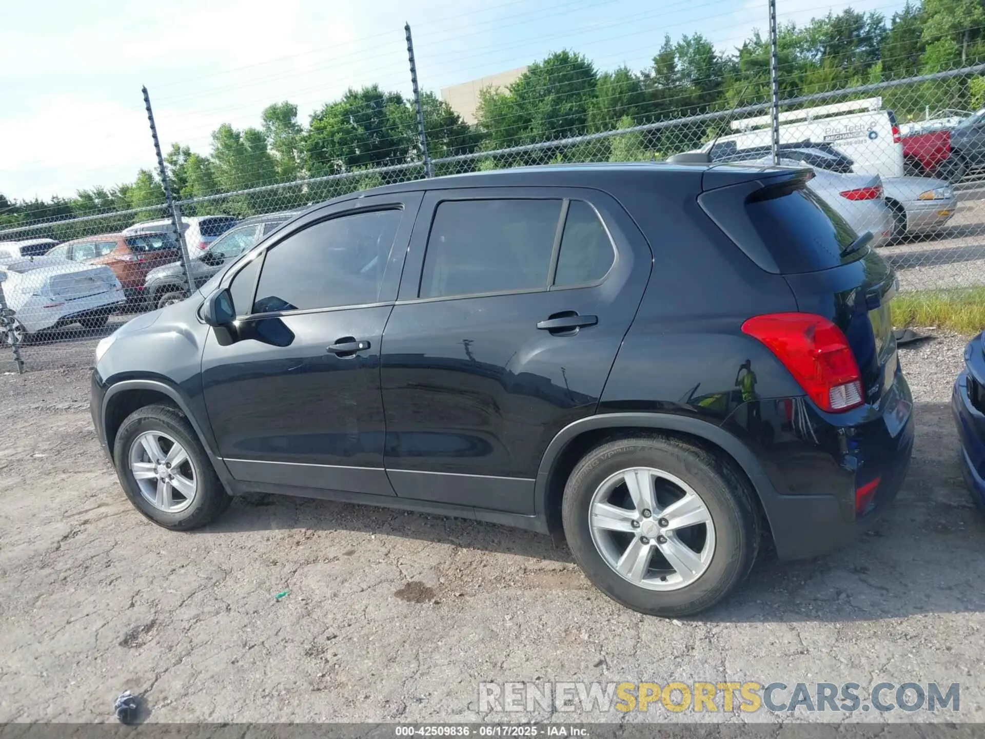 14 Photograph of a damaged car KL7CJKSB7MB307385 CHEVROLET TRAX 2021