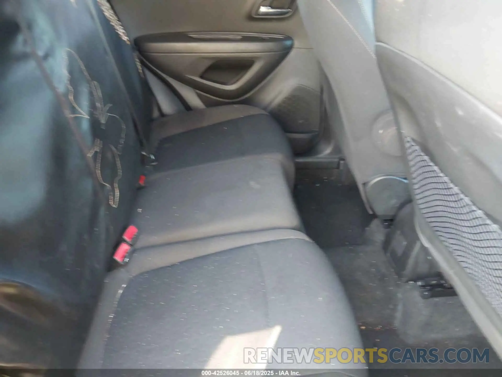 8 Photograph of a damaged car KL7CJKSB8MB301613 CHEVROLET TRAX 2021