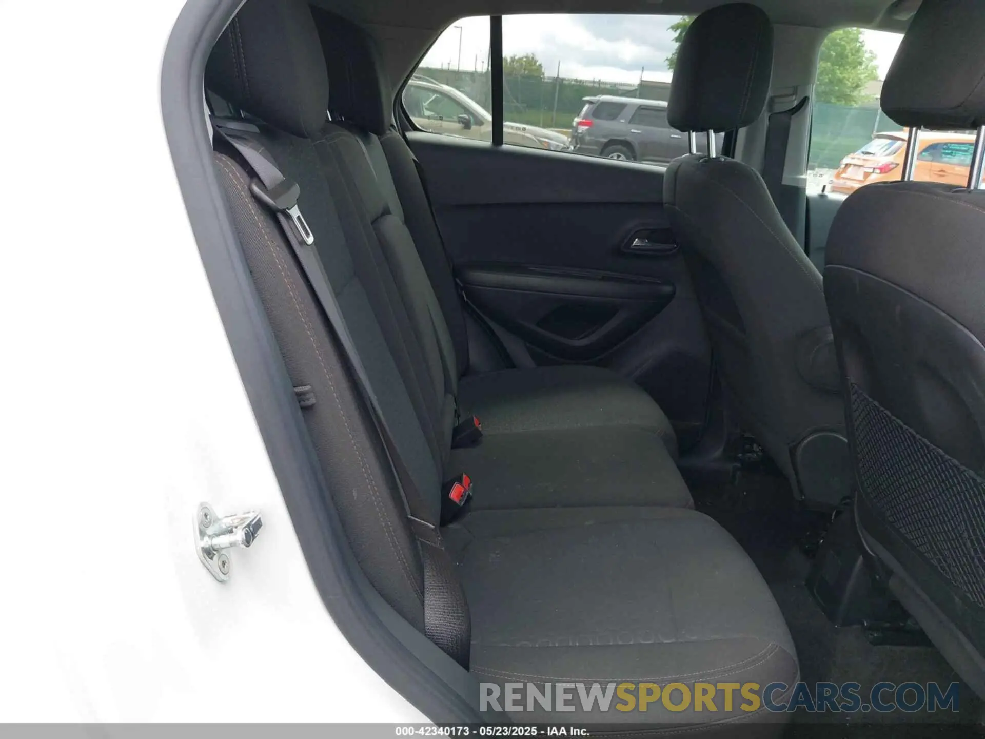 8 Photograph of a damaged car KL7CJKSB8MB302437 CHEVROLET TRAX 2021