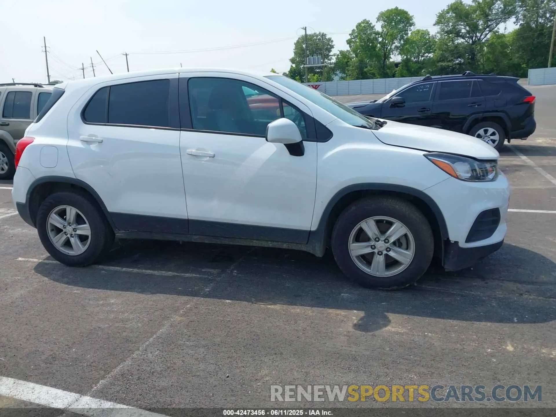 13 Photograph of a damaged car KL7CJKSB8MB332909 CHEVROLET TRAX 2021