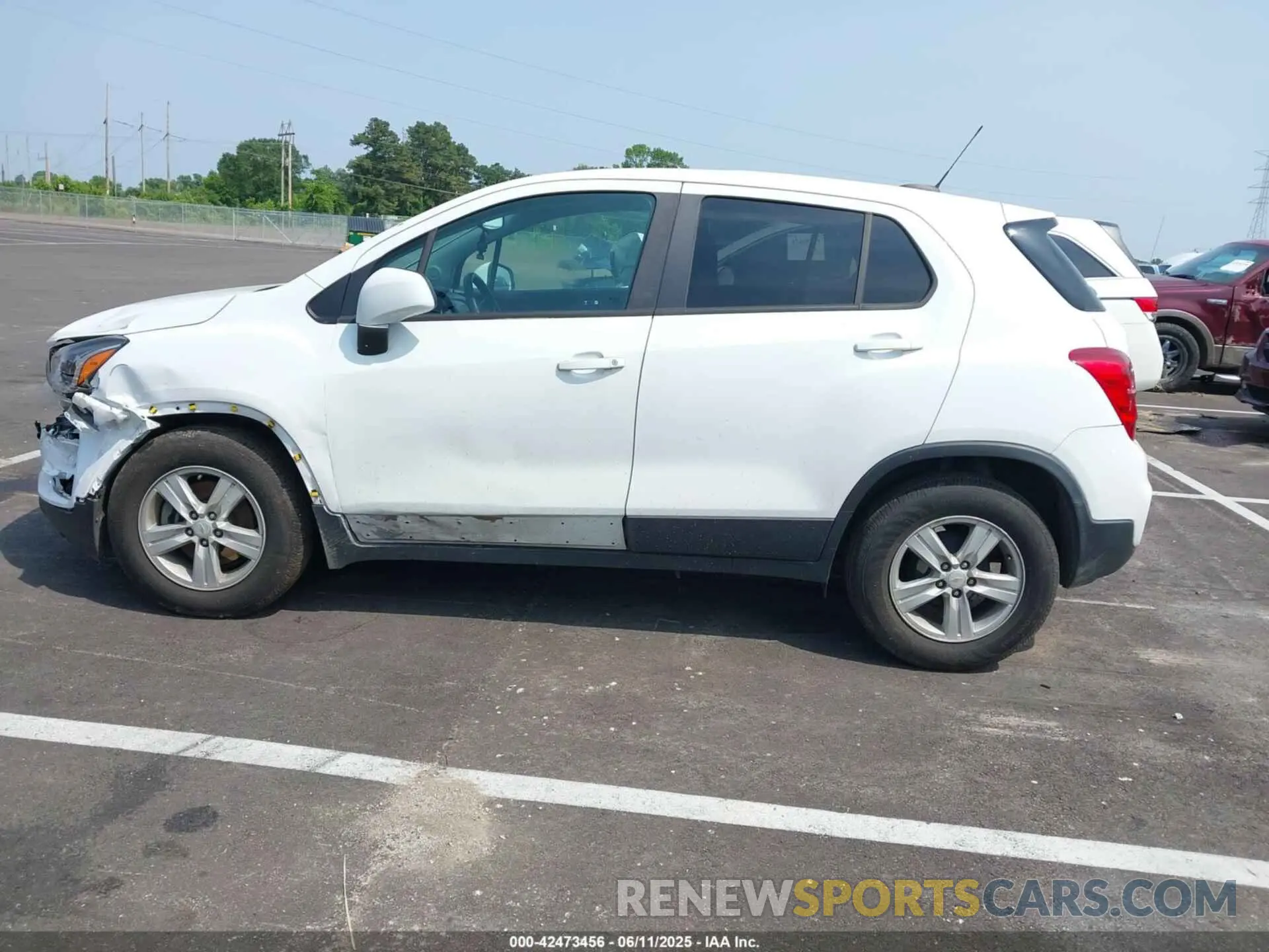 14 Photograph of a damaged car KL7CJKSB8MB332909 CHEVROLET TRAX 2021