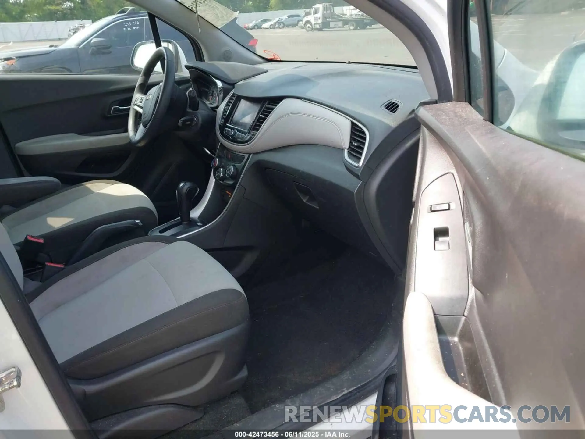 5 Photograph of a damaged car KL7CJKSB8MB332909 CHEVROLET TRAX 2021