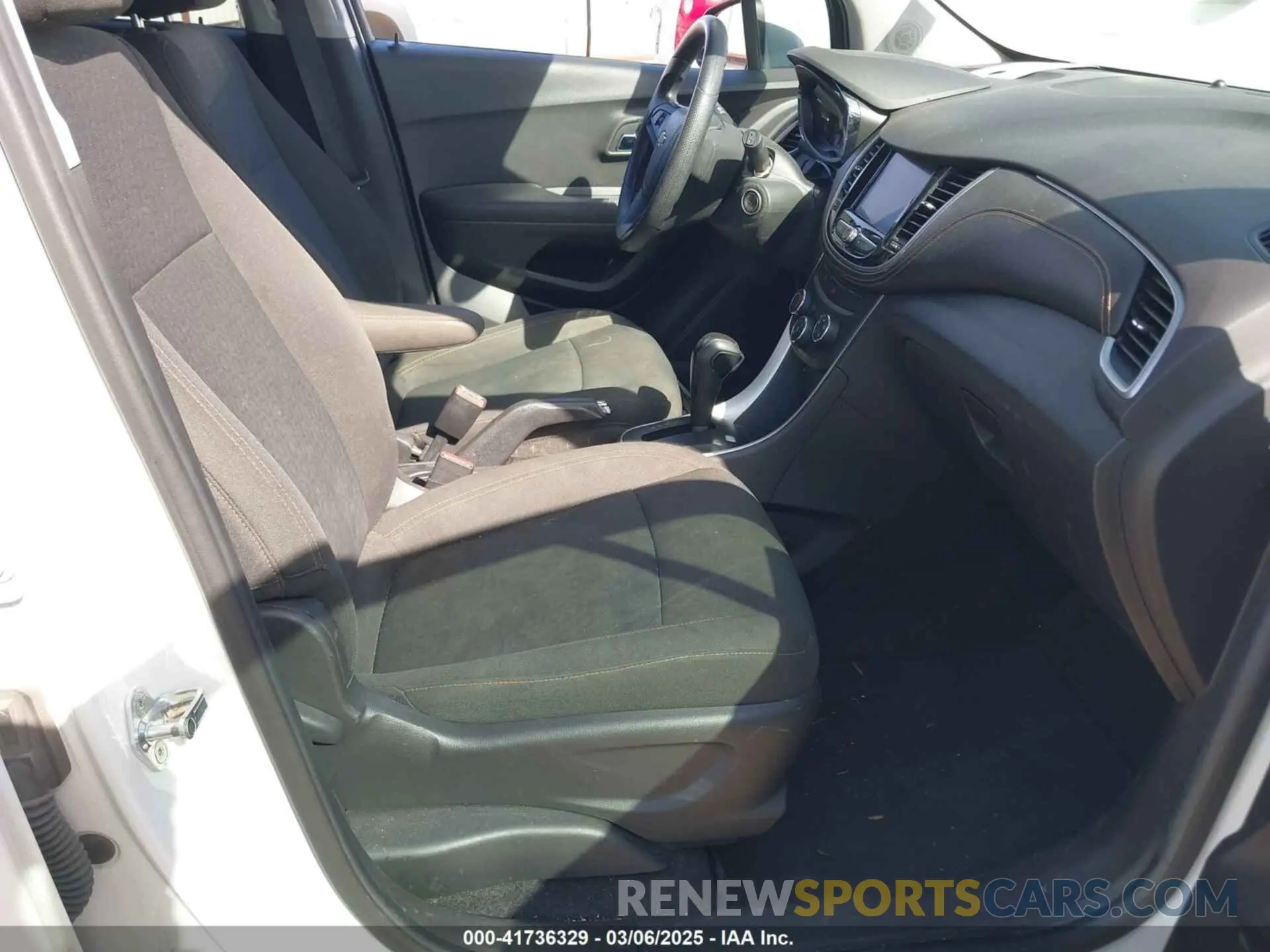 5 Photograph of a damaged car KL7CJKSB9MB301460 CHEVROLET TRAX 2021
