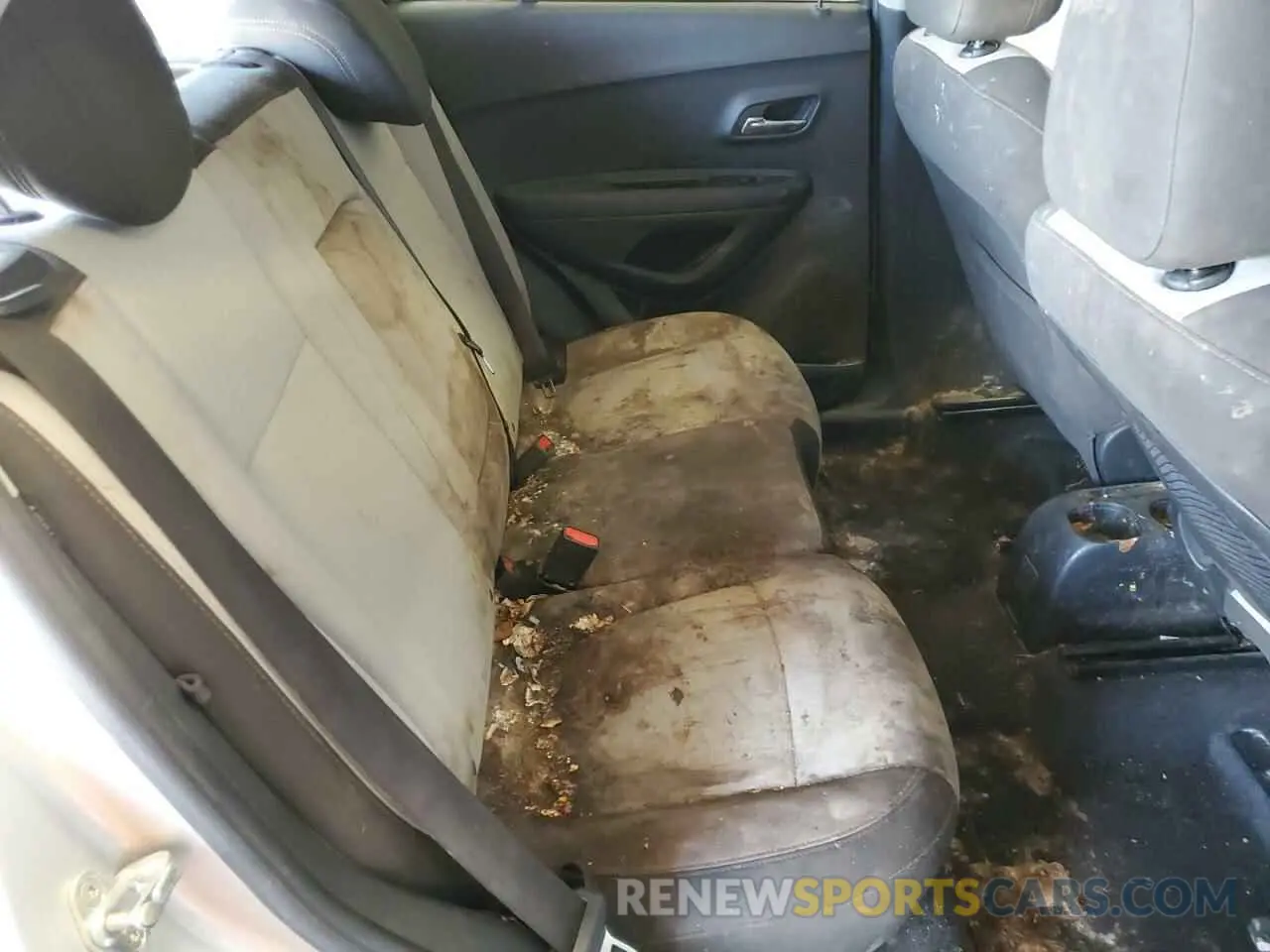 12 Photograph of a damaged car KL7CJKSB9MB306982 CHEVROLET TRAX 2021