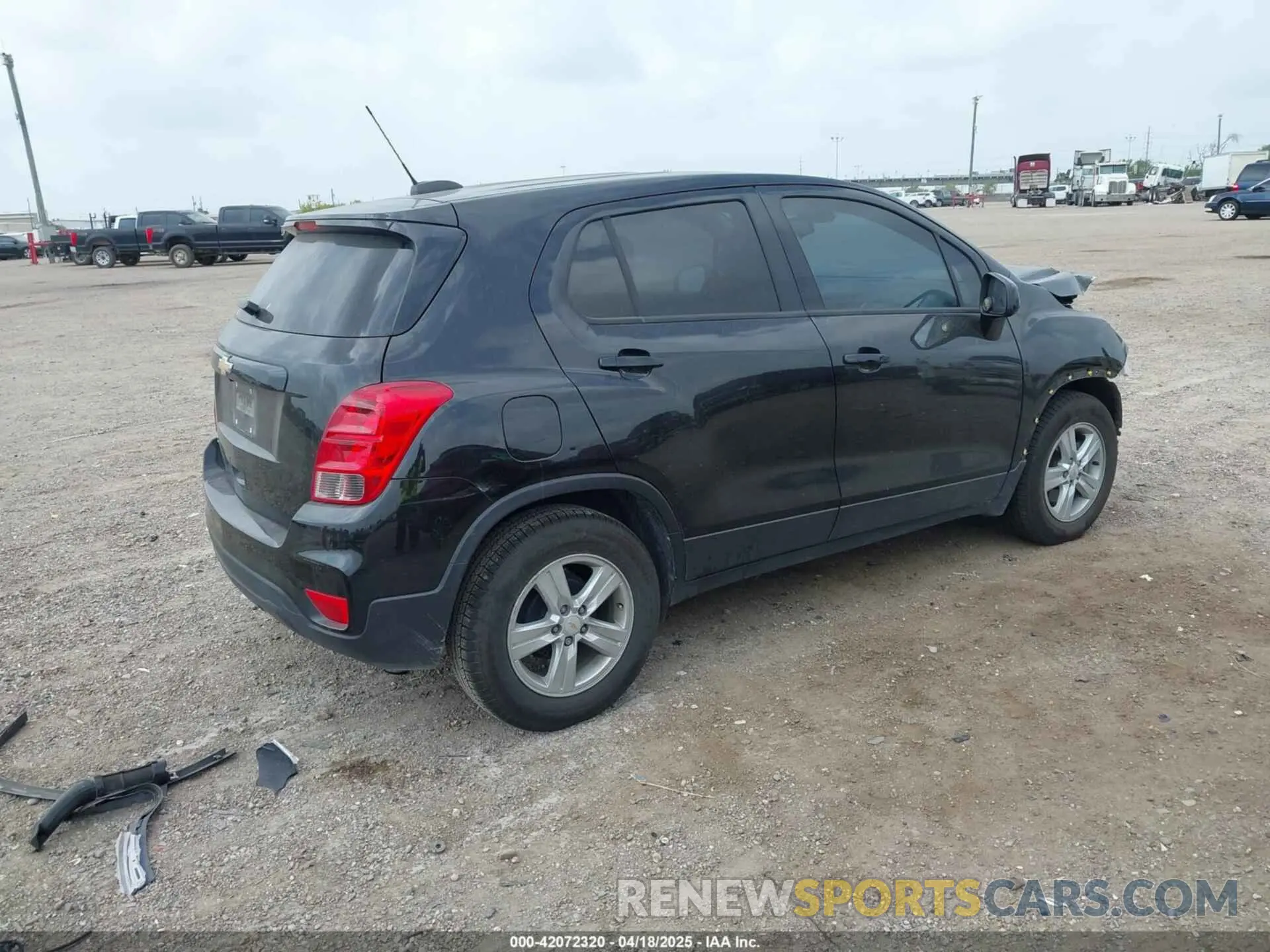 4 Photograph of a damaged car KL7CJKSBXMB301452 CHEVROLET TRAX 2021