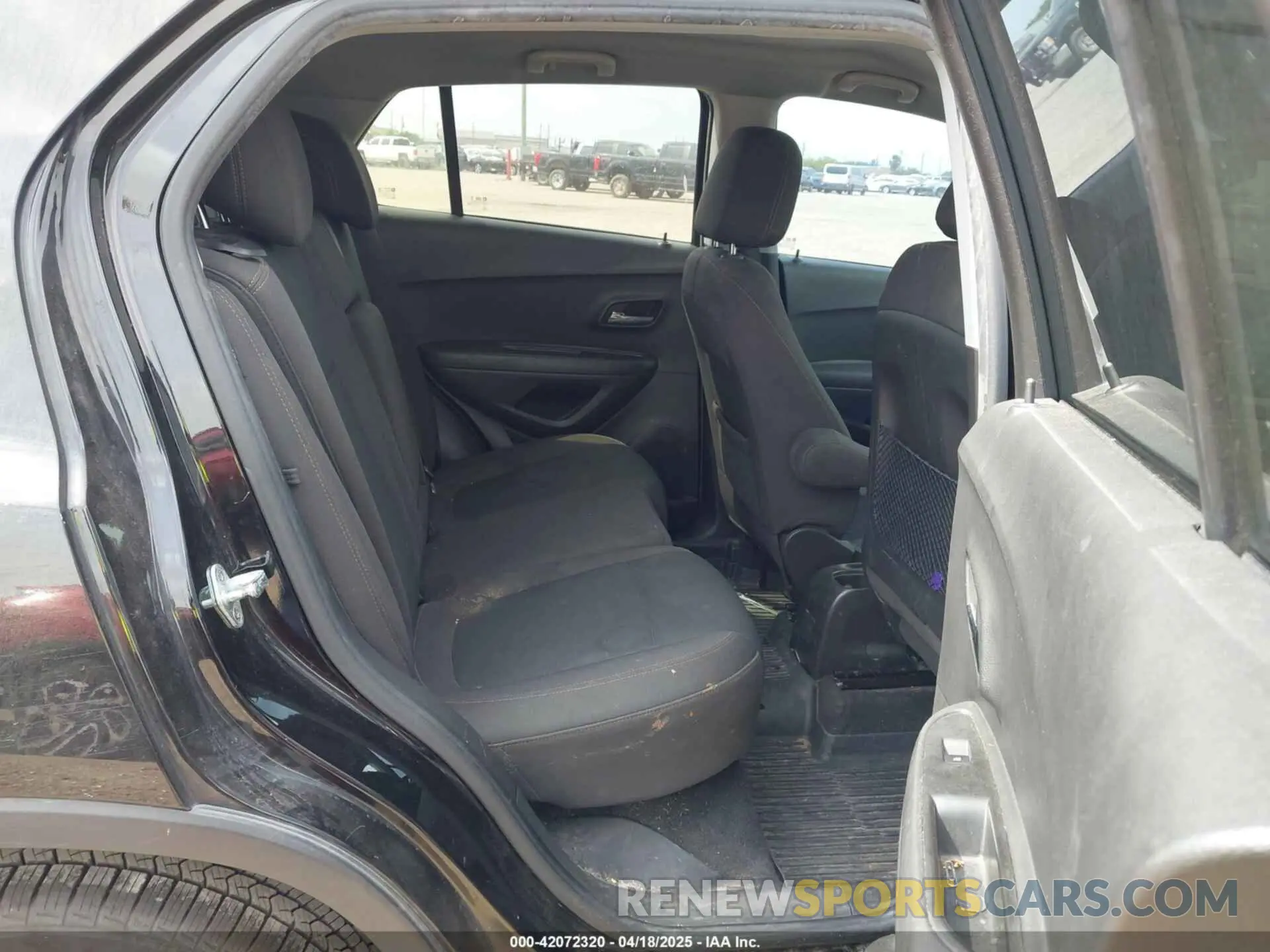 8 Photograph of a damaged car KL7CJKSBXMB301452 CHEVROLET TRAX 2021