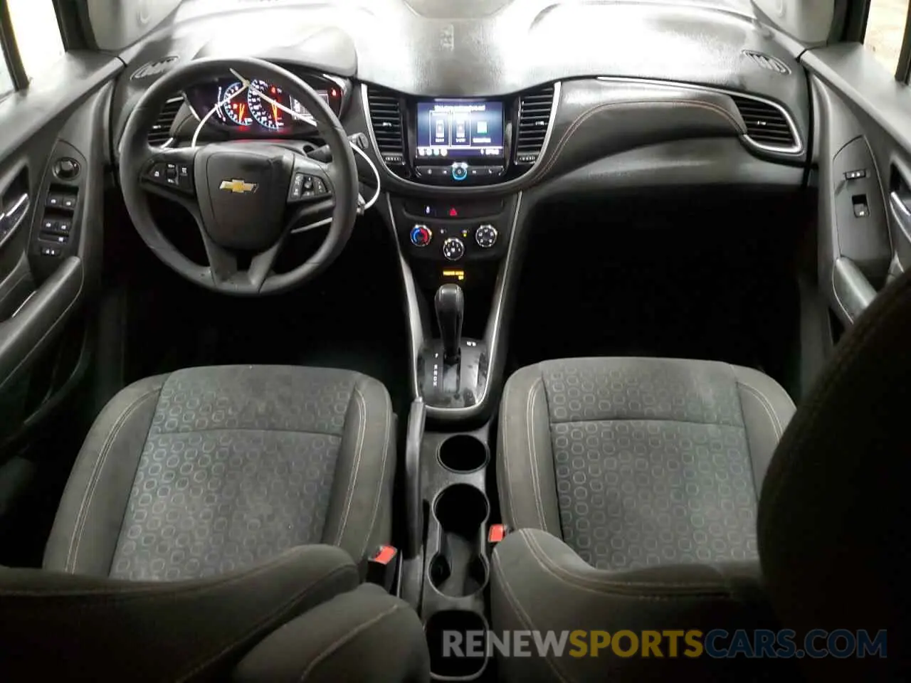 8 Photograph of a damaged car KL7CJKSBXMB311799 CHEVROLET TRAX 2021