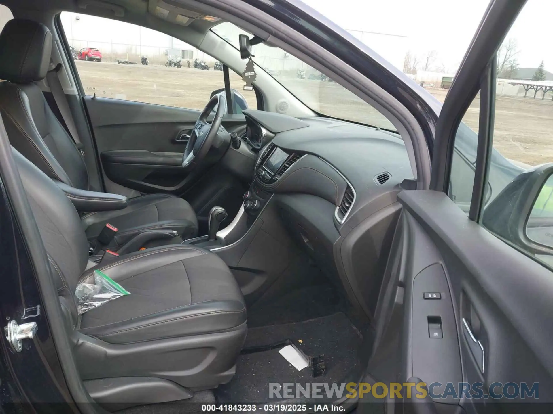 5 Photograph of a damaged car KL7CJLSB0MB322817 CHEVROLET TRAX 2021