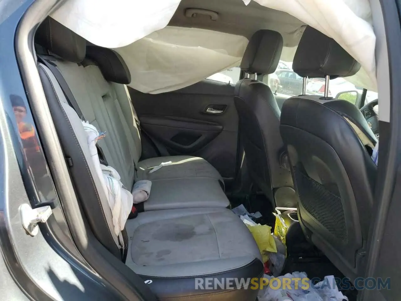 11 Photograph of a damaged car KL7CJLSB0MB329962 CHEVROLET TRAX 2021