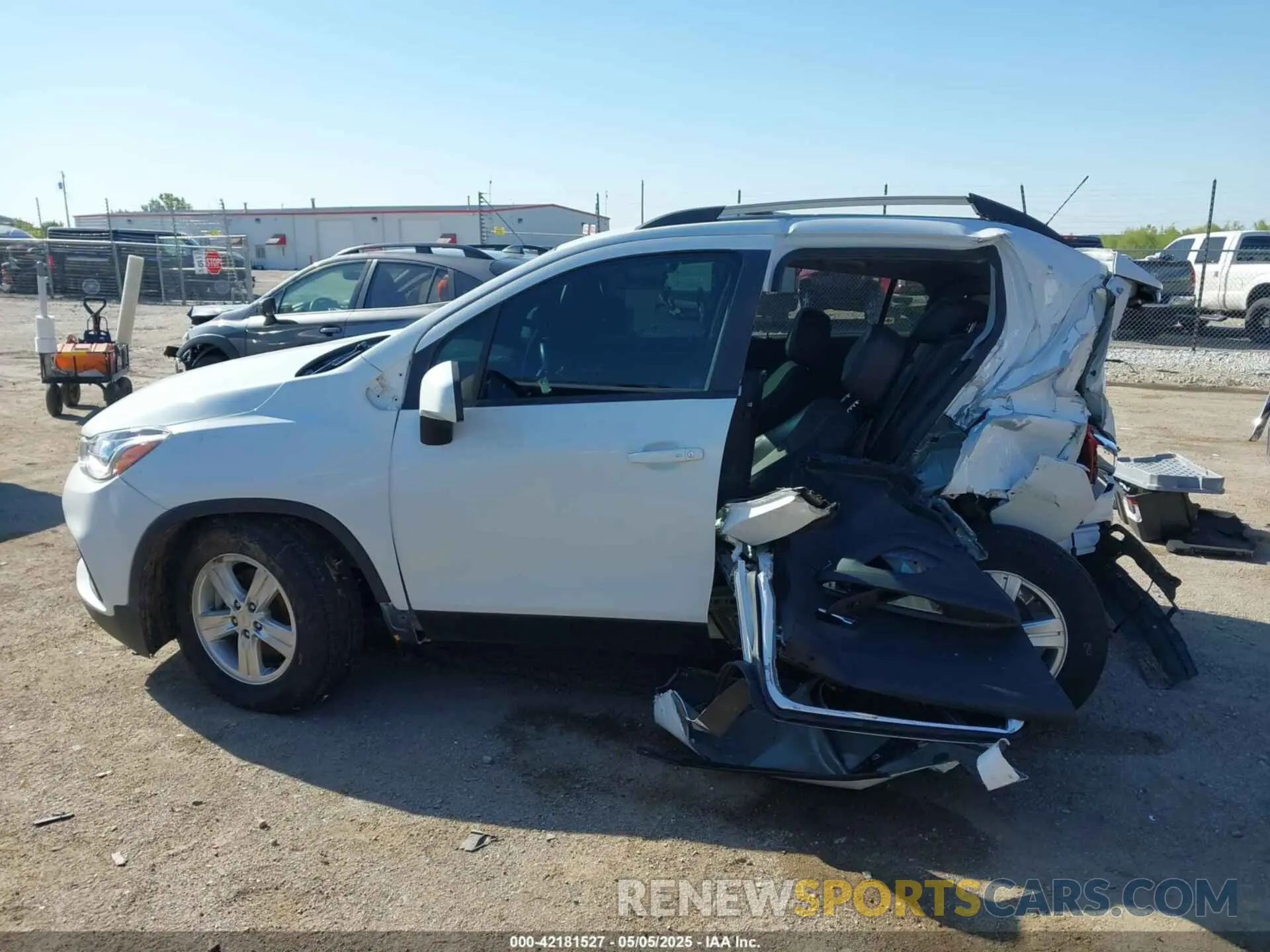 14 Photograph of a damaged car KL7CJLSB0MB339794 CHEVROLET TRAX 2021
