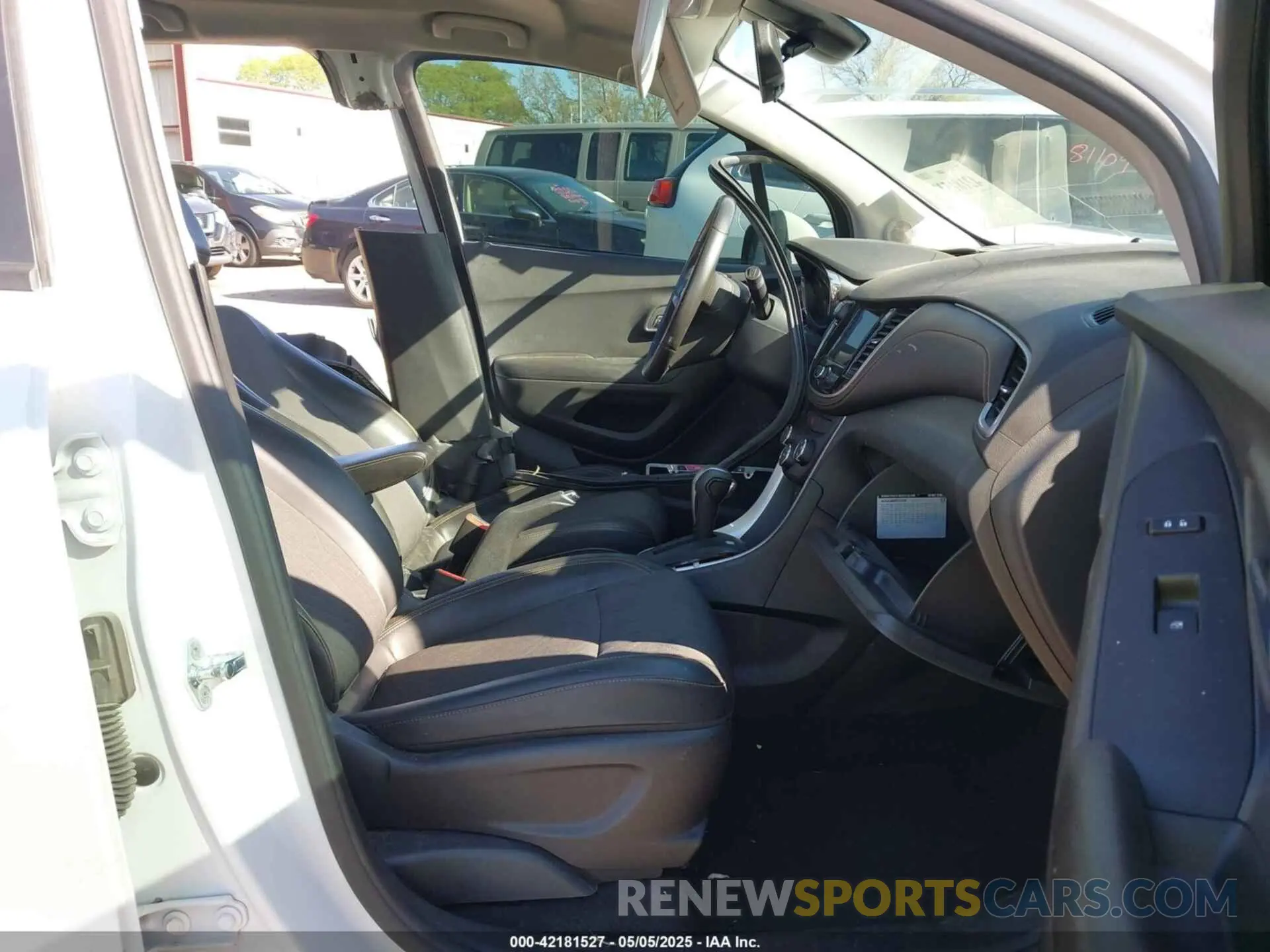5 Photograph of a damaged car KL7CJLSB0MB339794 CHEVROLET TRAX 2021