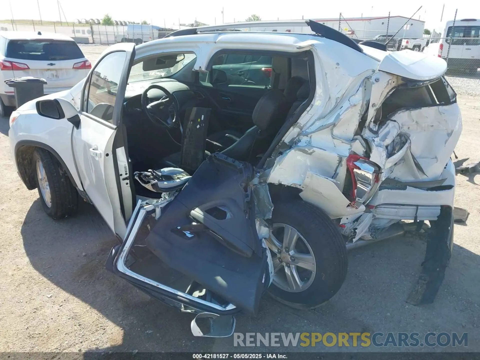 6 Photograph of a damaged car KL7CJLSB0MB339794 CHEVROLET TRAX 2021
