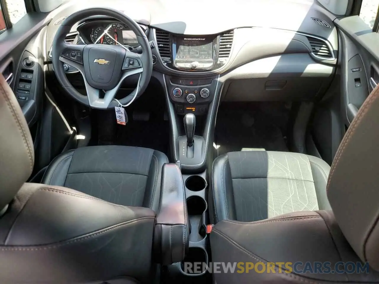 8 Photograph of a damaged car KL7CJLSB1MB312619 CHEVROLET TRAX 2021