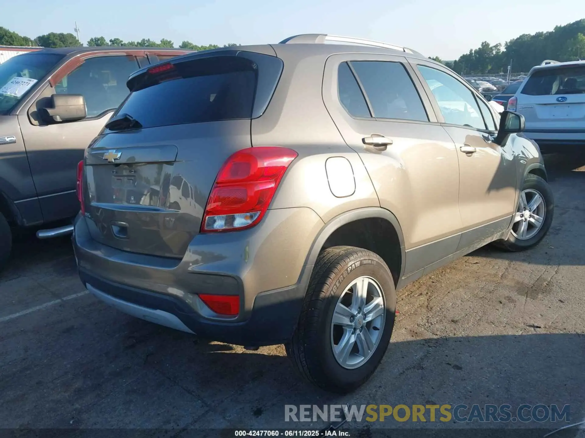 4 Photograph of a damaged car KL7CJLSB1MB330554 CHEVROLET TRAX 2021