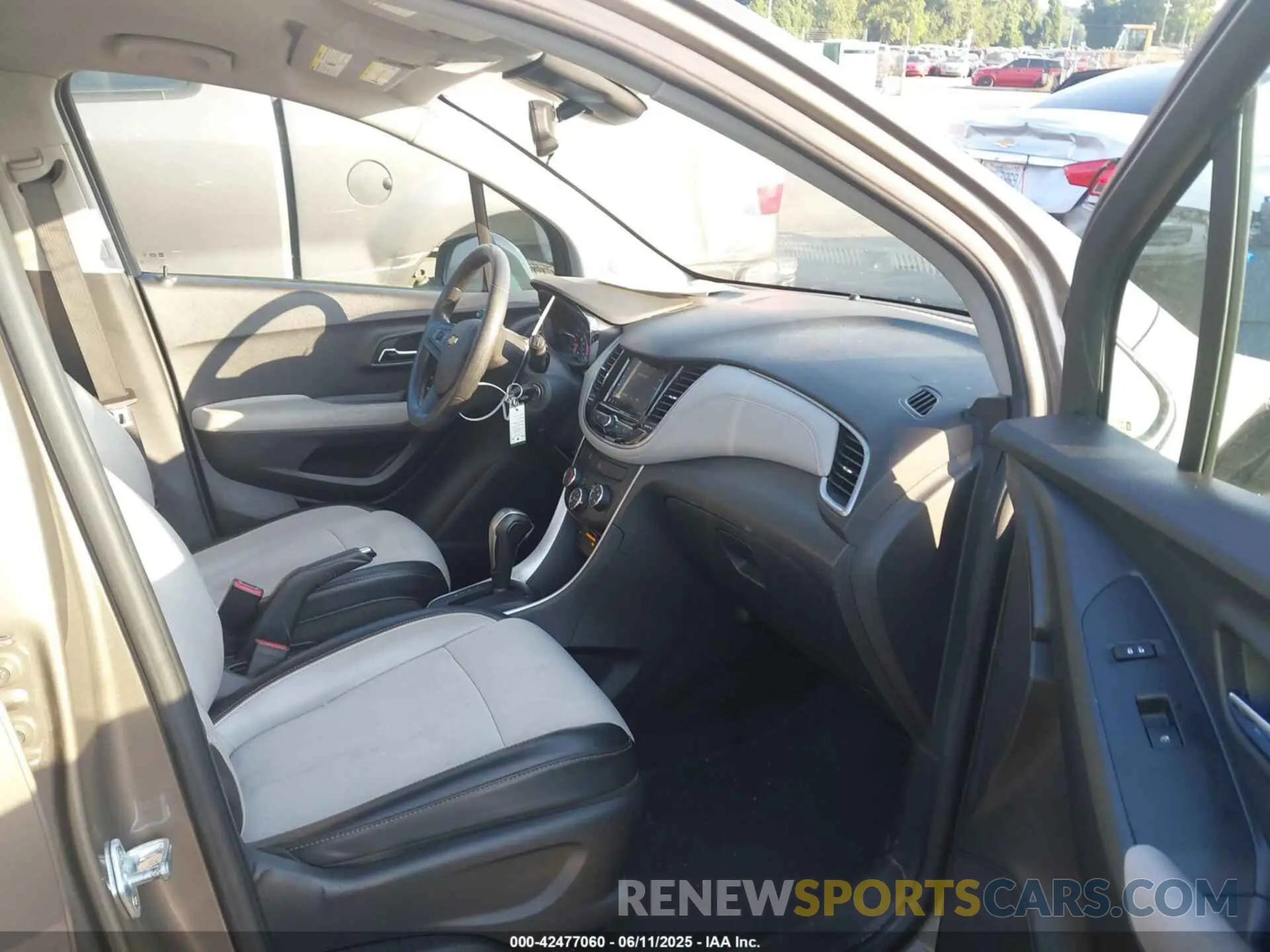 5 Photograph of a damaged car KL7CJLSB1MB330554 CHEVROLET TRAX 2021