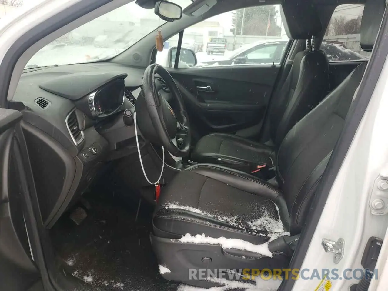 7 Photograph of a damaged car KL7CJLSB2MB326433 CHEVROLET TRAX 2021