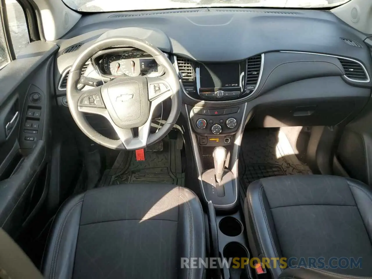 8 Photograph of a damaged car KL7CJLSB3MB329227 CHEVROLET TRAX 2021