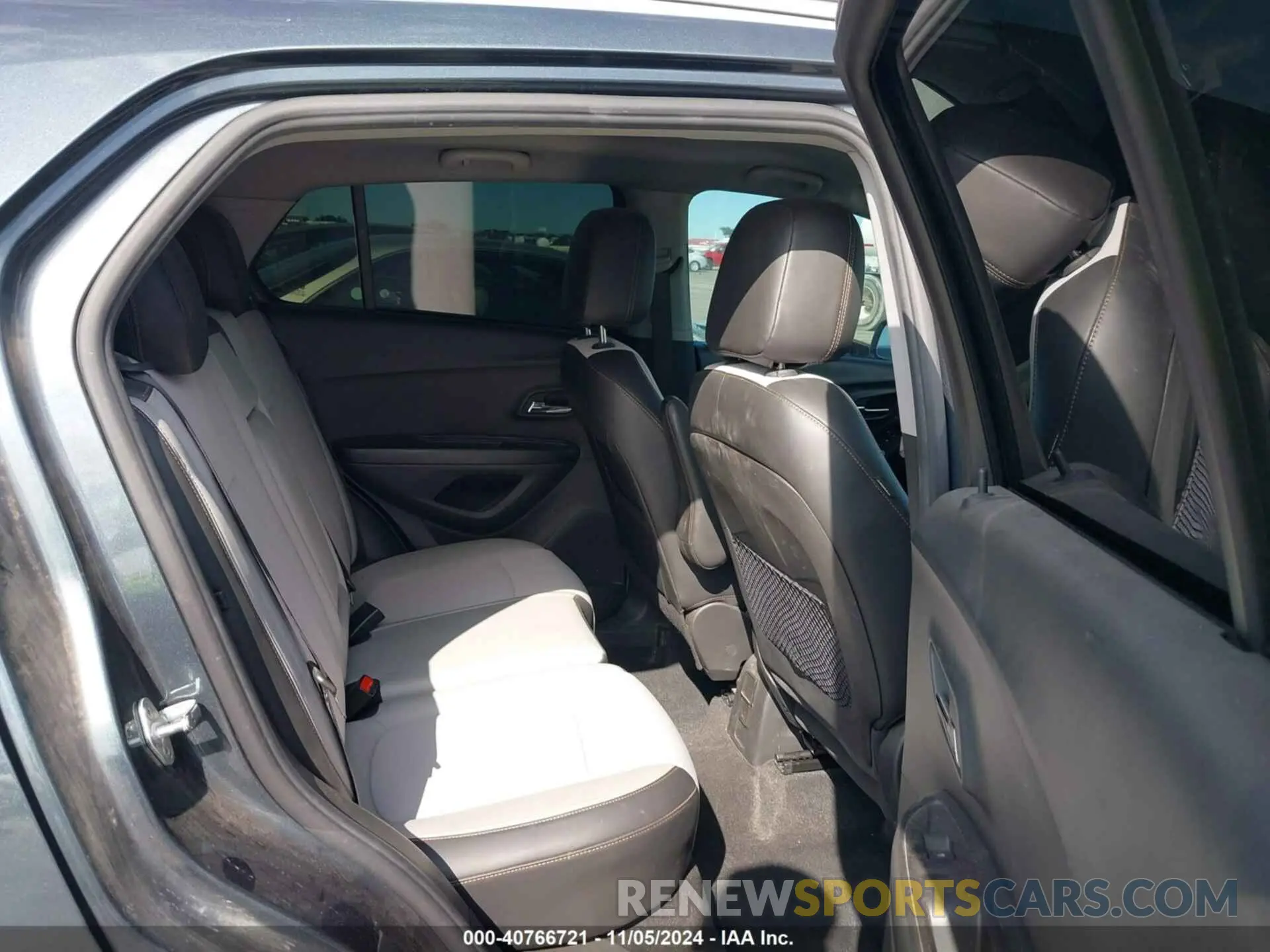 8 Photograph of a damaged car KL7CJLSB4MB317457 CHEVROLET TRAX 2021