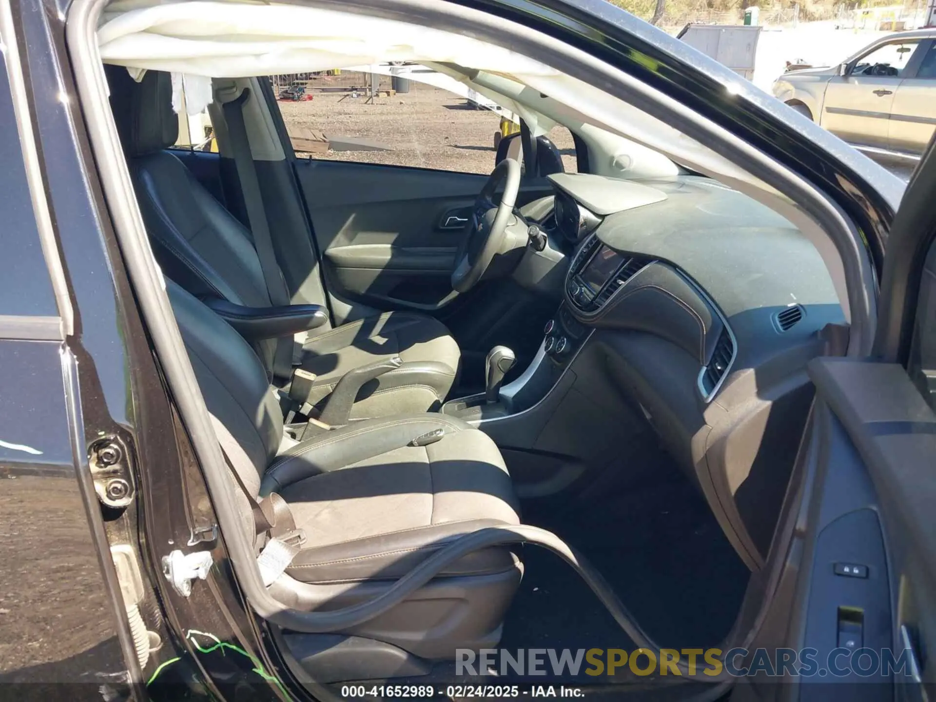5 Photograph of a damaged car KL7CJLSB4MB318754 CHEVROLET TRAX 2021