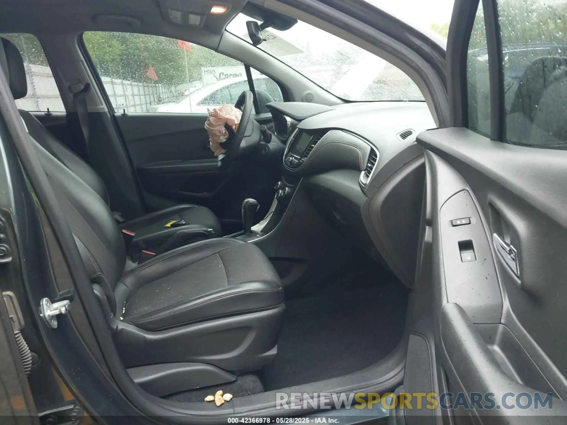 5 Photograph of a damaged car KL7CJLSB5MB311845 CHEVROLET TRAX 2021