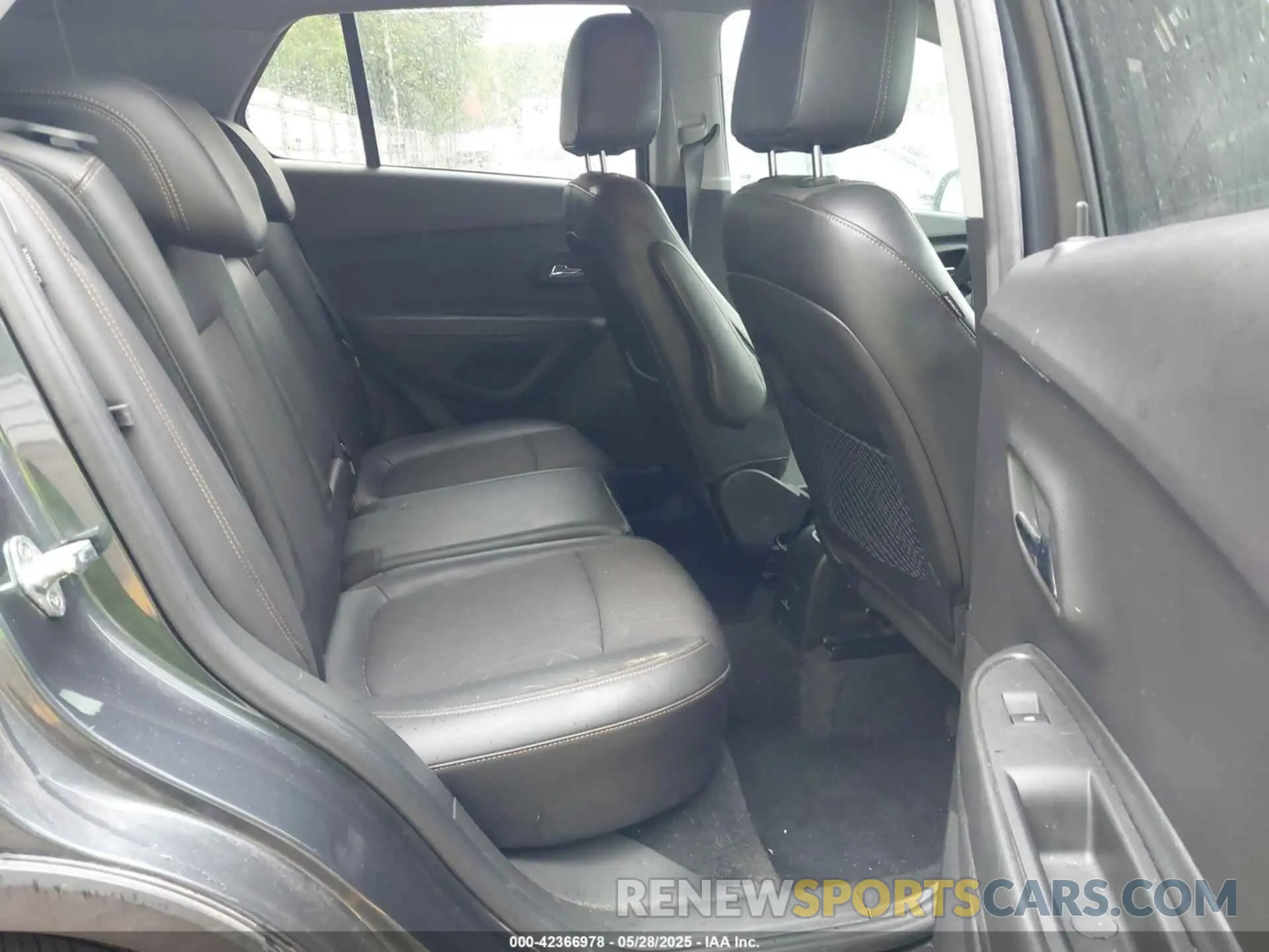 8 Photograph of a damaged car KL7CJLSB5MB311845 CHEVROLET TRAX 2021
