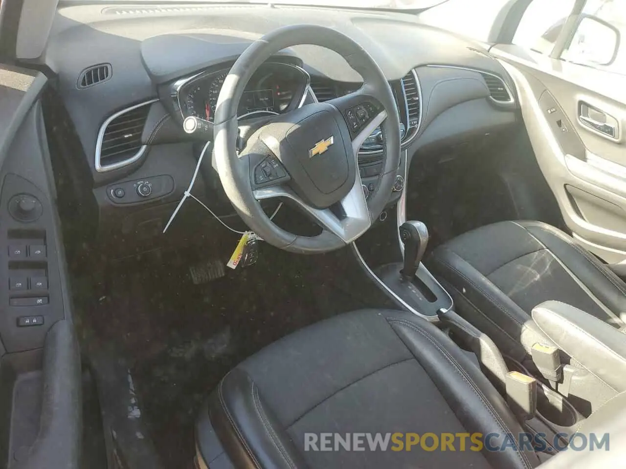 8 Photograph of a damaged car KL7CJLSB5MB317595 CHEVROLET TRAX 2021