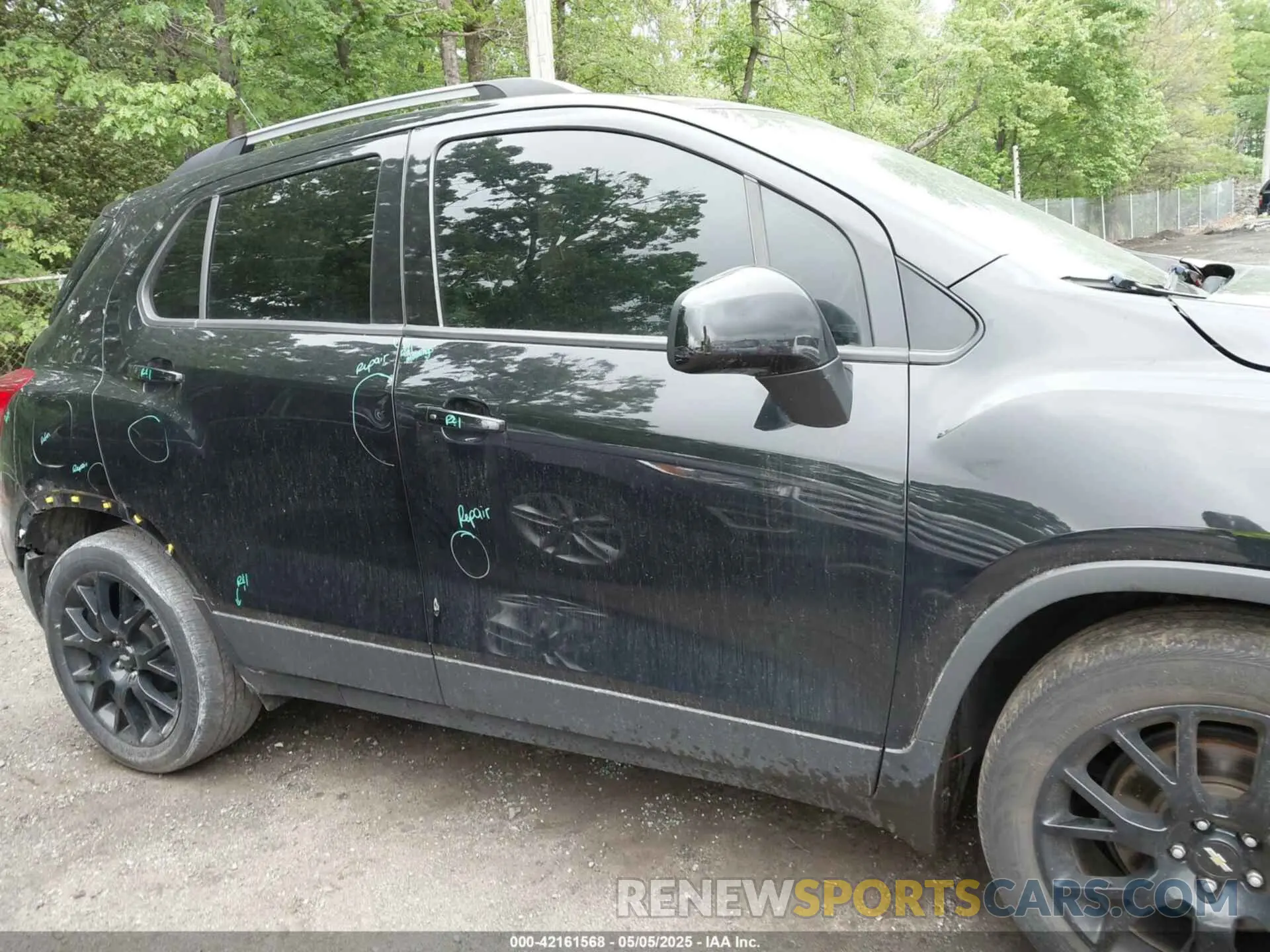 13 Photograph of a damaged car KL7CJLSB5MB322117 CHEVROLET TRAX 2021