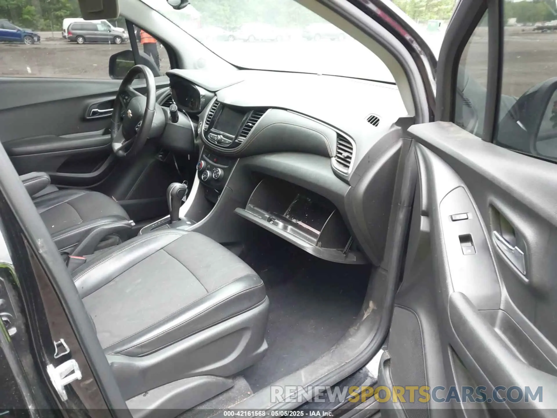 5 Photograph of a damaged car KL7CJLSB5MB322117 CHEVROLET TRAX 2021