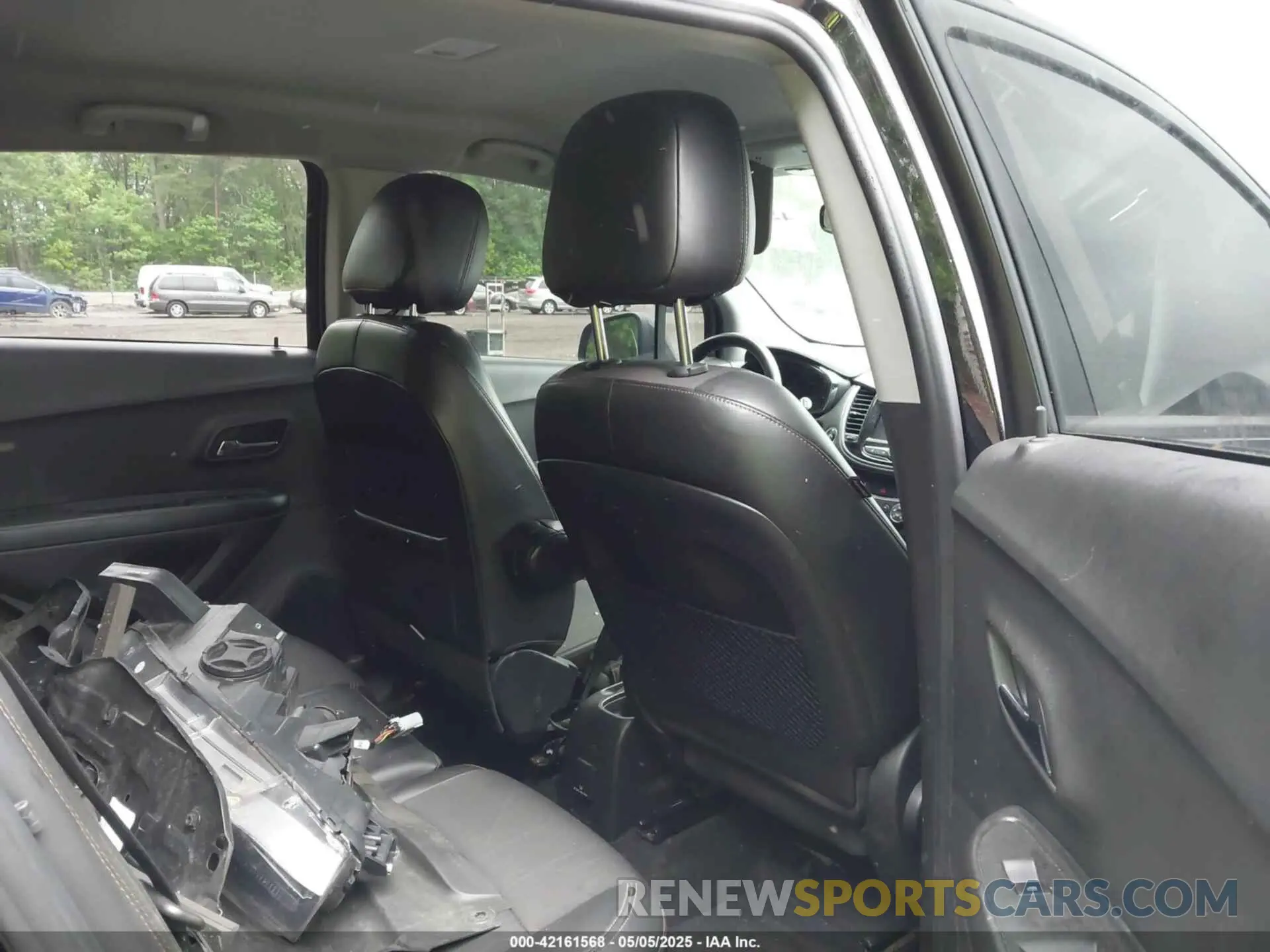 8 Photograph of a damaged car KL7CJLSB5MB322117 CHEVROLET TRAX 2021