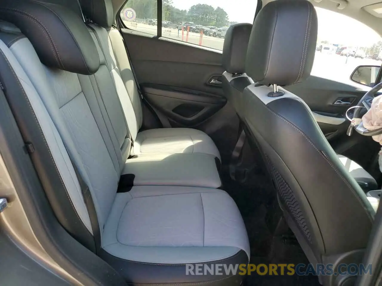 11 Photograph of a damaged car KL7CJLSB6MB310915 CHEVROLET TRAX 2021