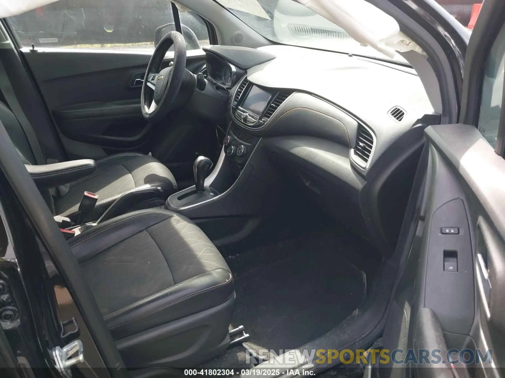 5 Photograph of a damaged car KL7CJLSB6MB321624 CHEVROLET TRAX 2021