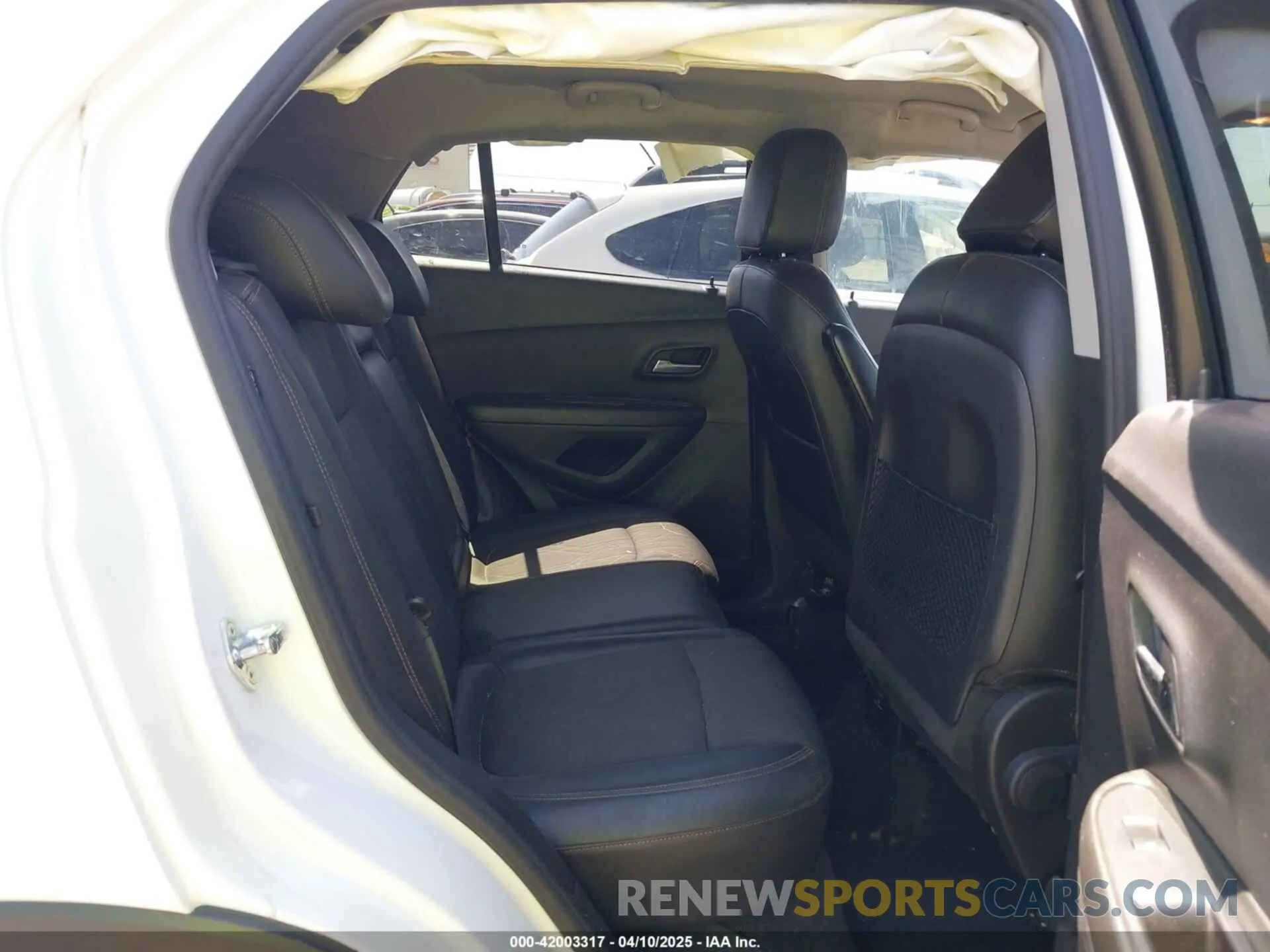 8 Photograph of a damaged car KL7CJLSB6MB323521 CHEVROLET TRAX 2021
