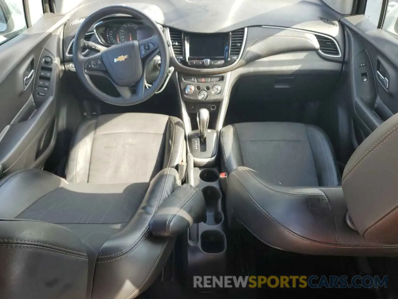 8 Photograph of a damaged car KL7CJLSB6MB328122 CHEVROLET TRAX 2021
