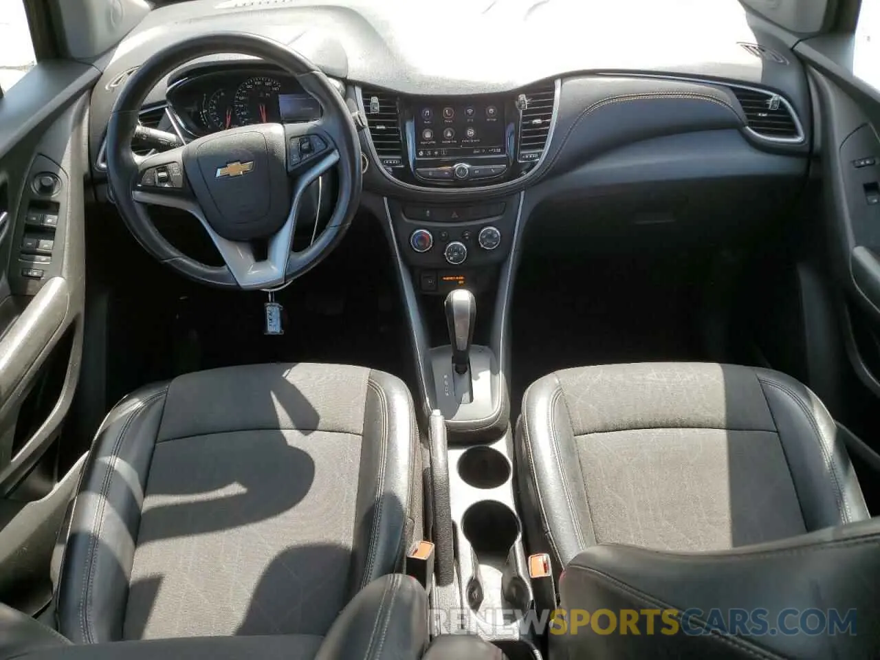 8 Photograph of a damaged car KL7CJLSB6MB338620 CHEVROLET TRAX 2021