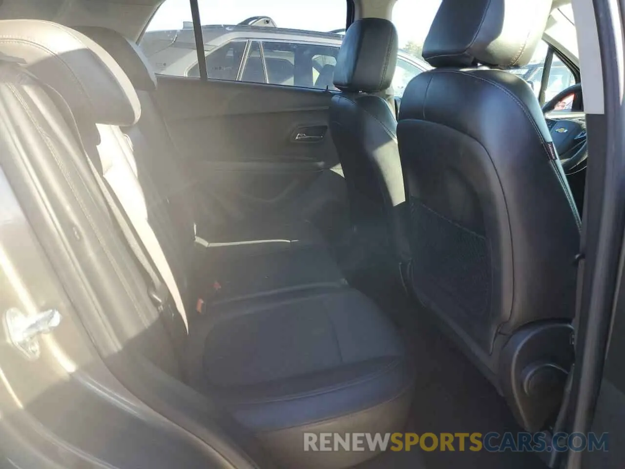 11 Photograph of a damaged car KL7CJLSB8MB326646 CHEVROLET TRAX 2021