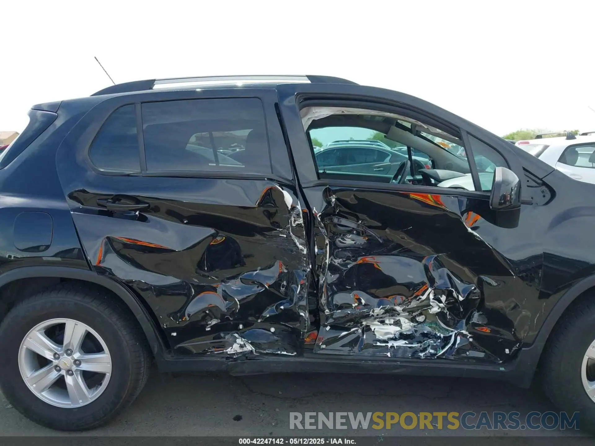 13 Photograph of a damaged car KL7CJLSB8MB342684 CHEVROLET TRAX 2021