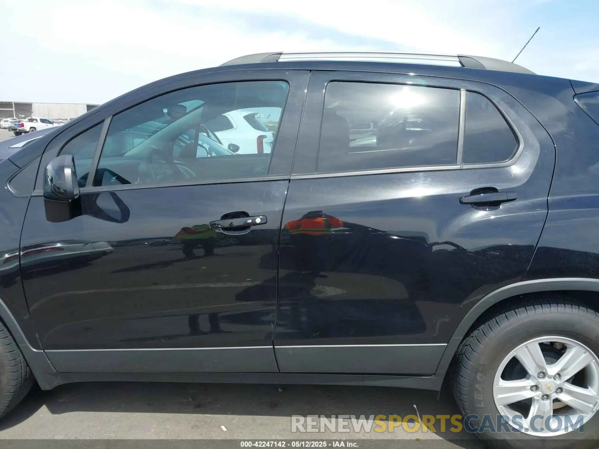14 Photograph of a damaged car KL7CJLSB8MB342684 CHEVROLET TRAX 2021
