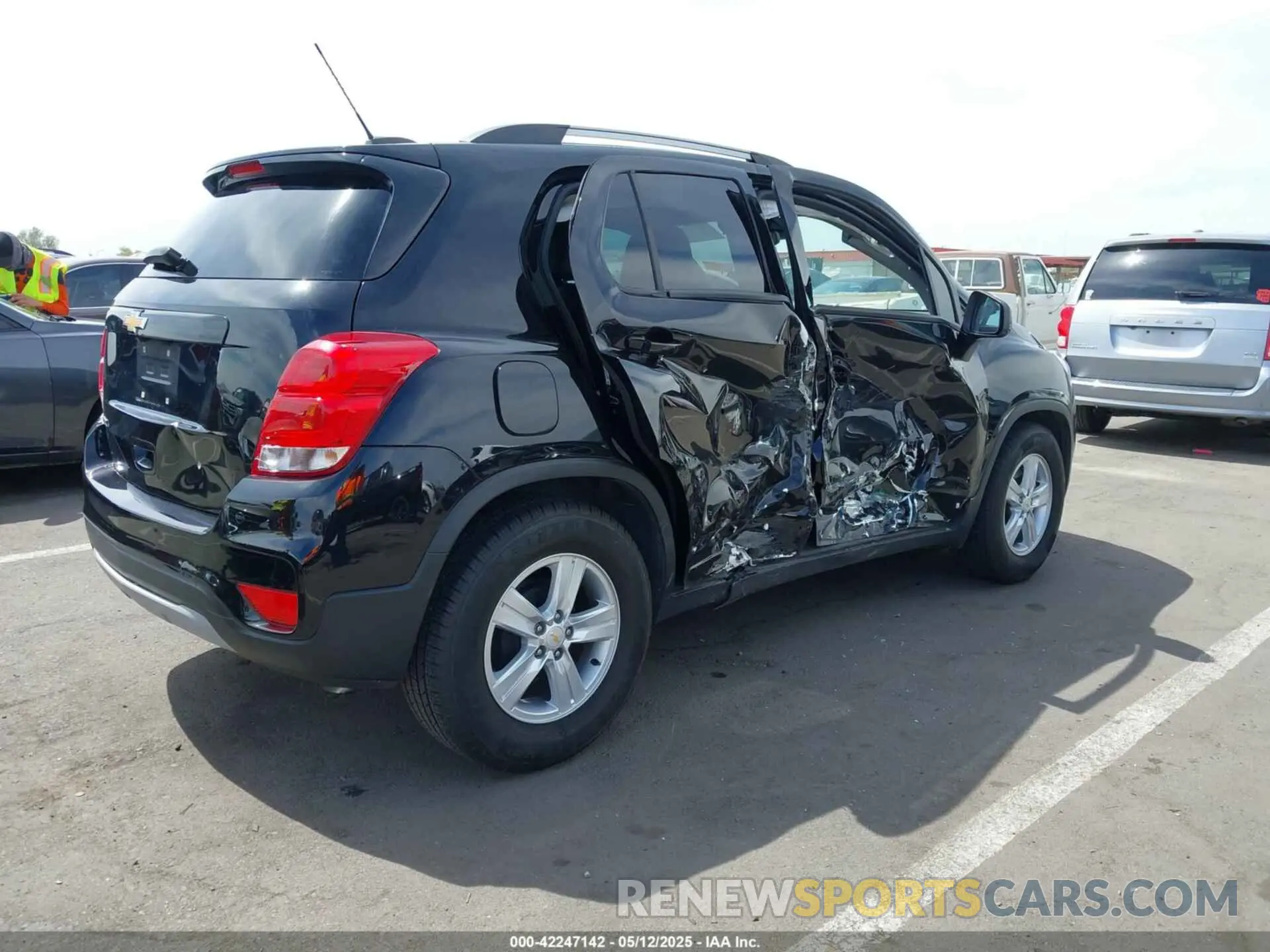 4 Photograph of a damaged car KL7CJLSB8MB342684 CHEVROLET TRAX 2021