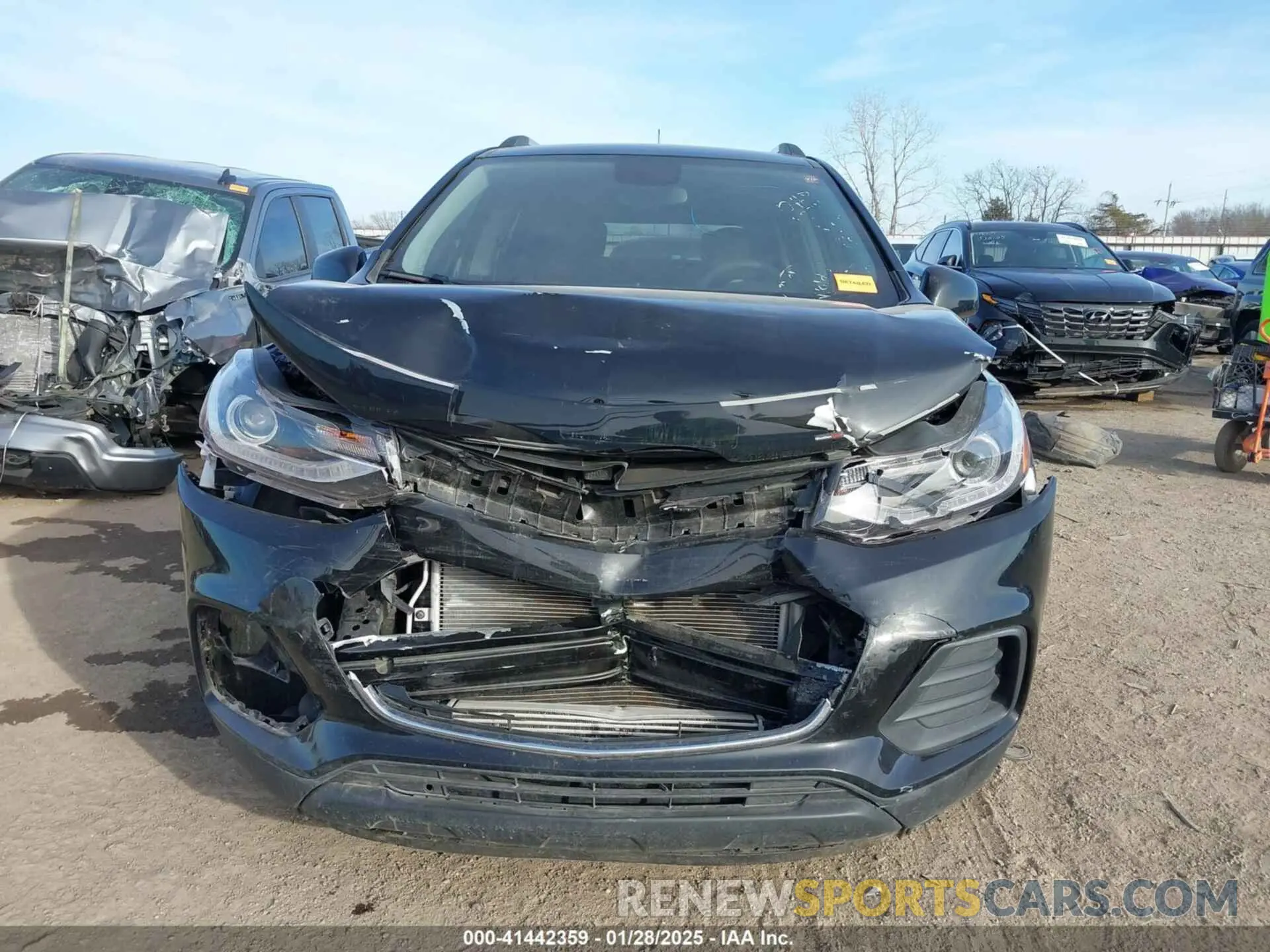 13 Photograph of a damaged car KL7CJLSB9MB338000 CHEVROLET TRAX 2021